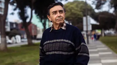 Cliente Hombre Servicio de Lavado de Alfombras